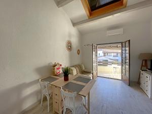 Телевизор и/или развлекательный центр в Réf LS59: Appart 4 pers le Beauduc 51 n°49