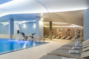 Bazén v ubytování Magnus Resort nebo v jeho okolí