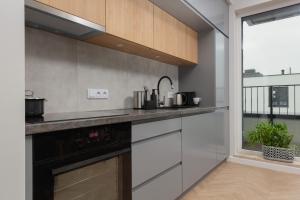 Kuchyňa alebo kuchynka v ubytovaní Mokotów Apartment LUX with Parking by Renters Prestige
