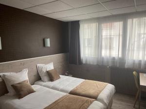 Postel nebo postele na pokoji v ubytování Contact Hôtel Foch