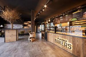 a bakery with a counter and a bakeryasteryasteryasteryasteryasteryasteryasteryastery at Apartment BergArt in Garmisch-Partenkirchen +34 photos