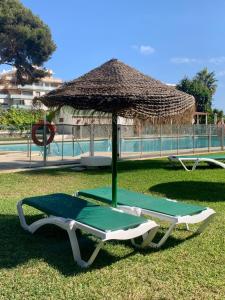 Basen w obiekcie Apartamento Superior Alay en Puerto Marina playa lub w pobliżu