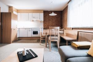 Kuchyň nebo kuchyňský kout v ubytování Gästehaus Lässer