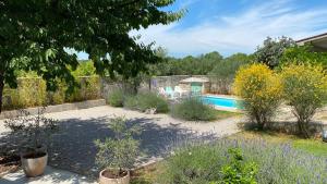 Bazén v ubytování Charming villa Kalu with private pool near Rovinj by WiiBuk nebo v jeho okolí
