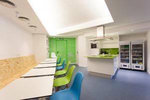 Kuchyňa alebo kuchynka v ubytovaní Dream Cube Hostel
