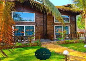 een huis met een bord ervoor bij Coco Teros Resort in Mandrem