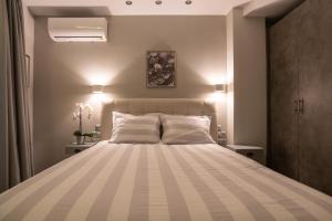 Postel nebo postele na pokoji v ubytování A17 Modern & Cosy 2R flat up to 4ppl near Parthenon