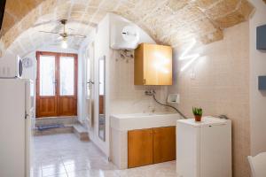 a bathroom with a sink and a tub in a room at Monopoli Heartbeat - Apartment 200m from Sea in Monopoli