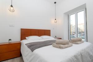 Un pat sau paturi într-o cameră la Azores PDL House