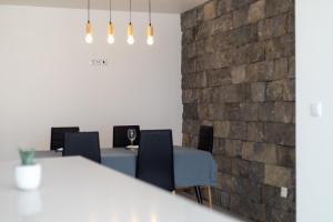 Uma área de estar em Azores PDL House