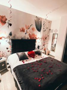 Un pat sau paturi într-o cameră la Auberge Des Pins