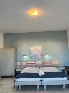 Postel nebo postele na pokoji v ubytování Stonegarden Studios