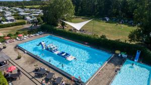 Bazén v ubytování Asaa Camping & Cottages nebo v jeho okolí