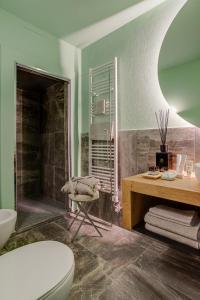 Ett badrum på Hotel Borgo Impero