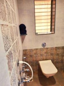 Kopalnica v nastanitvi Swarg 5Bhk Villa Alibaug