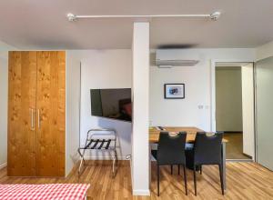 a dining room with a table and chairs at Hotel Hecht in Rheineck