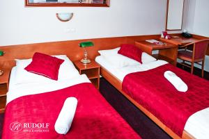 Postel nebo postele na pokoji v ubytování Hotel Rudolf