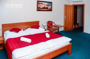 Postel nebo postele na pokoji v ubytování Hotel Rudolf