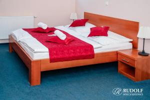 Postel nebo postele na pokoji v ubytování Hotel Rudolf