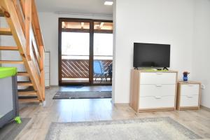 TV a/nebo společenská místnost v ubytování Föveny Apartmanok