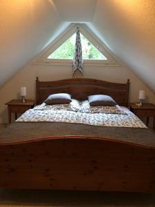 a bedroom with a large bed with a large window at Gemütliche 1 12-Zimmer Wohnung in Hoisdorf