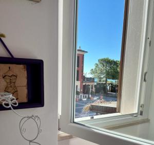 a window with a view of a city street at Le Rêve B&B - Lake view rooms in Sirmione
