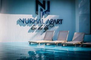 A piscina localizada em Nurhal Apart ou nos arredores