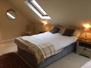 a bedroom with a bed and two lamps and a window at Chalkcroft lodge in Andover