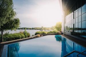 Bazén v ubytování Resort Mark Brandenburg & Fontane Therme nebo v jeho okolí