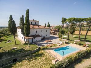 an aerial view of a house with a swimming pool at Podere San Pietro Resort in Castiglion Fibocchi