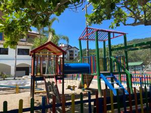 Aire de jeux pour enfants de l'établissement Praias Brancas. Boa Vida