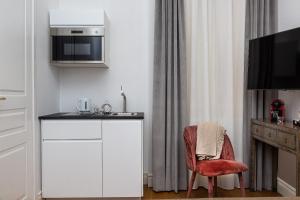 A kitchen or kitchenette at Suite della Pigna