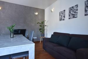 Photo de la galerie de l'établissement By the Hills Apartment, à Montegrotto Terme