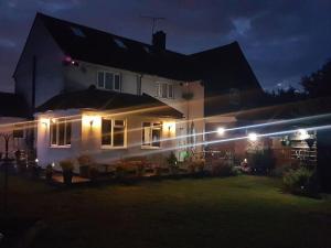 Giardino di Specious 3bed property with parking & large garden