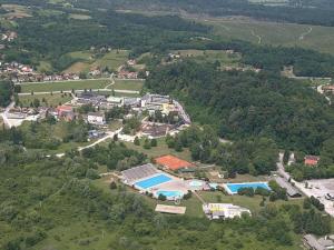 an aerial view of a resort with a swimming pool at Apartman Abramović in Topusko