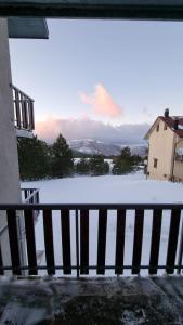 a view from the balcony of a house in the snow at Appartamento immerso nella natura in Frontignano