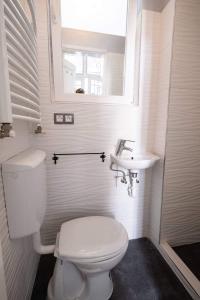 Koupelna v ubytování V6 Apartment by Small Home Budapest