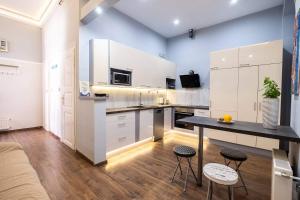 Kuchyňa alebo kuchynka v ubytovaní V6 Apartment by Small Home Budapest
