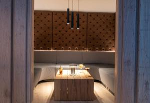 Posezení v ubytování Hôtel VoulezVous by Les Etincelles