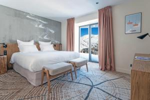 Postel nebo postele na pokoji v ubytování Hôtel VoulezVous by Les Etincelles