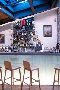 Lounge nebo bar v ubytování Hôtel VoulezVous by Les Etincelles