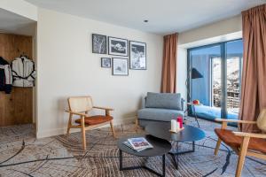 Posezení v ubytování Hôtel VoulezVous by Les Etincelles