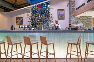 Lounge nebo bar v ubytování Hôtel VoulezVous by Les Etincelles
