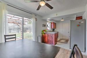Galeriebild der Unterkunft Relaxing Redmond Retreat Golf, Hike and Ski! in Redmond