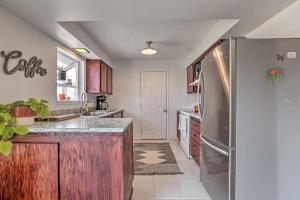 Galeriebild der Unterkunft Relaxing Redmond Retreat Golf, Hike and Ski! in Redmond