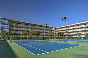 Tennis- og/eða veggtennisaðstaða á Pool, Sauna and Beach Access Hilton Head Condo eða í nágrenninu
