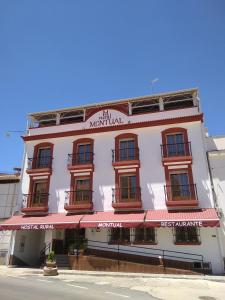 Edificio en el que se encuentra el hostal o pensión