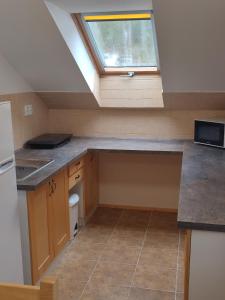 Kuchyňa alebo kuchynka v ubytovaní apartmány U tety Hedy