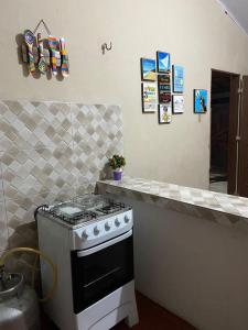 a kitchen with a stove and a counter top at RECANTO DO BETERRABA in Mundaú