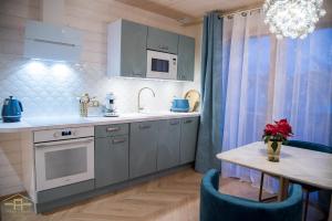 Boutique Hôtel - Notre Chalet的厨房或小厨房
